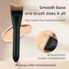 Crescent foundation brush curved flat head ultra-thin foundation brush does not absorb powder and does not leave traces of liquid foundation brush fishtail makeup brush